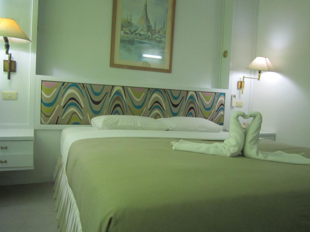 Lopburi Inn Hotel Phòng bức ảnh