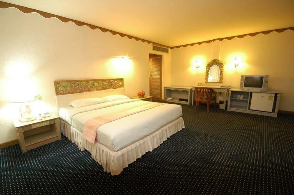 Lopburi Inn Hotel Ngoại thất bức ảnh