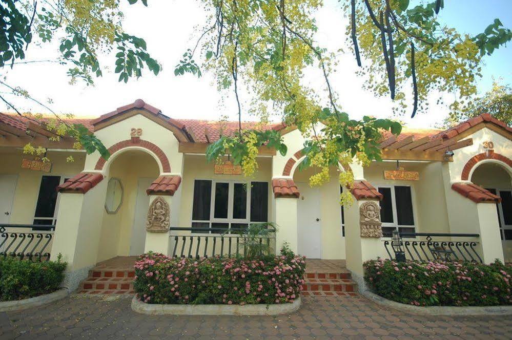 Lopburi Inn Hotel Ngoại thất bức ảnh