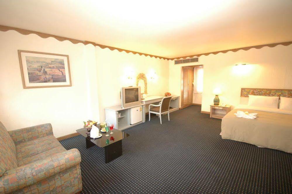 Lopburi Inn Hotel Ngoại thất bức ảnh